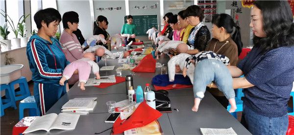 育嬰師的職責(zé)都有哪些？ 